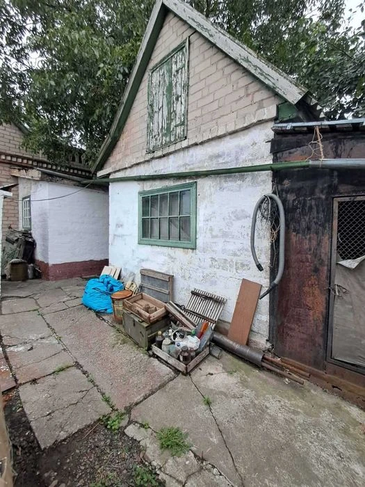 Продам 4-х комнатный дом, Земли 6  соток,  гараж. Победа-6