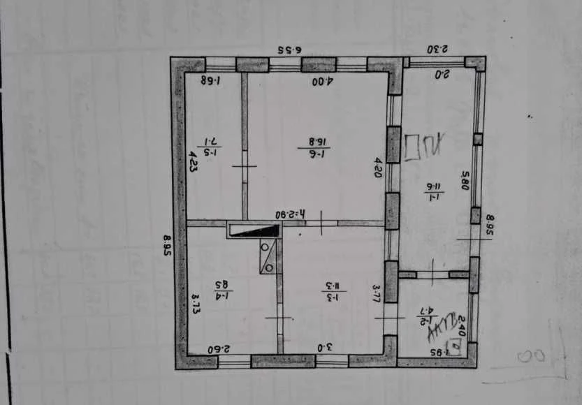 Продам 4-х комнатный дом, Земли 6  соток,  гараж. Победа-6