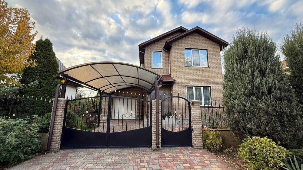 Продам автономный дом 200 кв.м. Золотые ключи, 8 соток. Цент