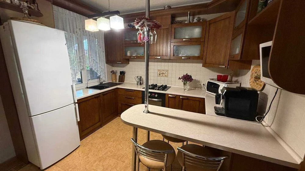 Продам автономный дом 200 кв.м. Золотые ключи, 8 соток. Цент