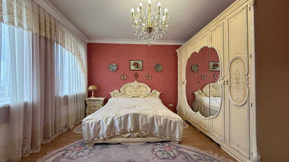 Продам автономный дом 200 кв.м. Золотые ключи, 8 соток. Цент
