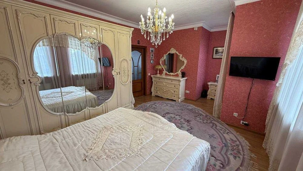 Продам автономный дом 200 кв.м. Золотые ключи, 8 соток. Цент