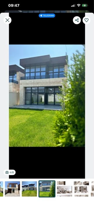 House on 16 fountains. Red brick and travertine. Plot -3 sq.