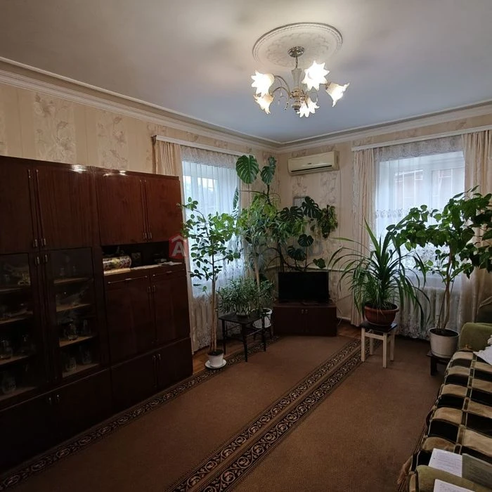 House for sale at 74 P. Chubynskoho Street.