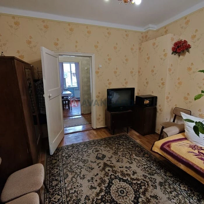 House for sale at 74 P. Chubynskoho Street.