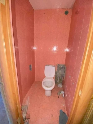 A plot of 8 acres of land with dilapidated buildings in Cheremushki / House