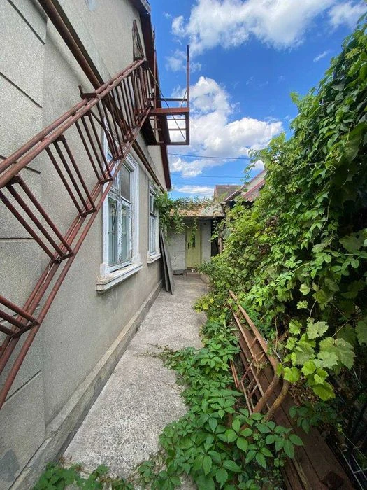 For sale a compact house in Lenselishche with a garage and a garden