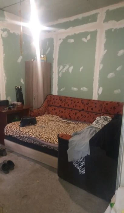 I will sell a part of the house Right Bank