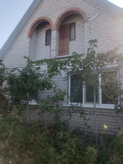 Sale of a solid house on 30 acres