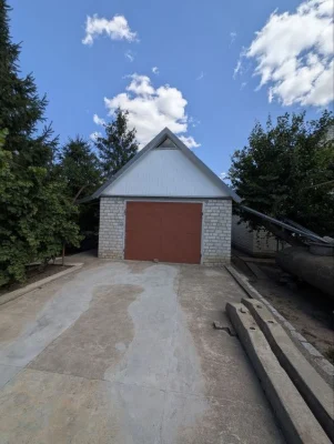 Sale of a solid house on 30 acres