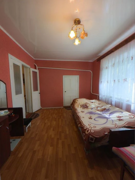 Sale of a solid house on 30 acres