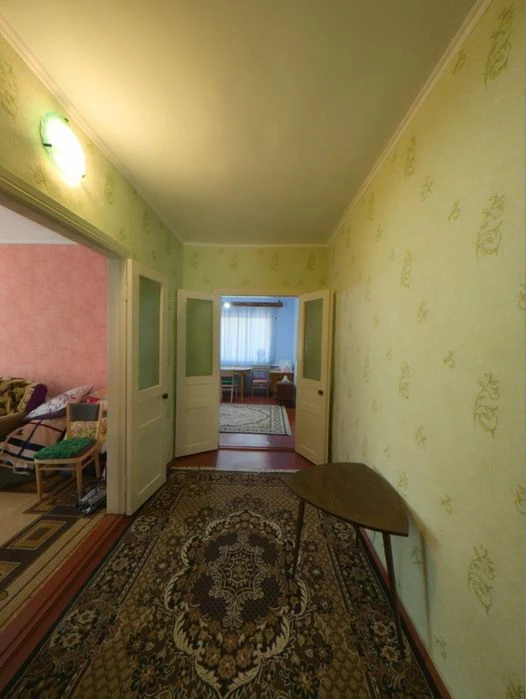 Sale of a solid house on 30 acres
