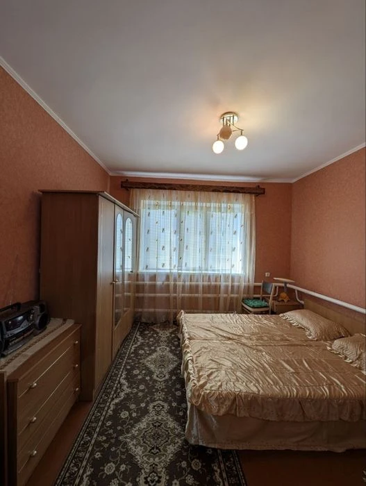Sale of a solid house on 30 acres