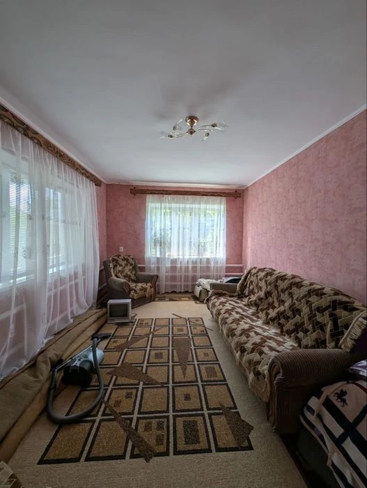 Sale of a solid house on 30 acres