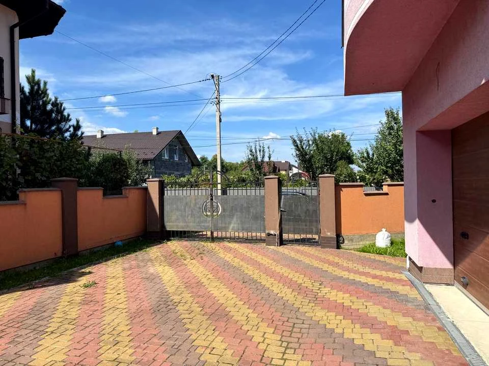 Будинок. Івано-Франківськ, Лісова вул.