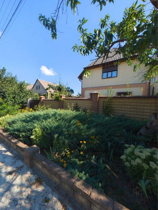 Sale of a cozy 2-story house