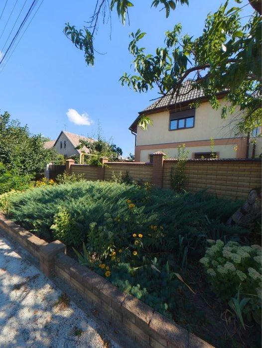 Sale of a cozy 2-story house