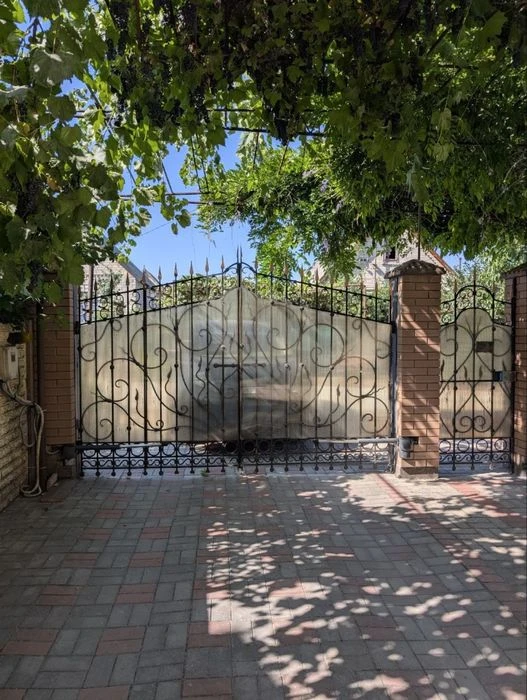Sale of a cozy 2-story house