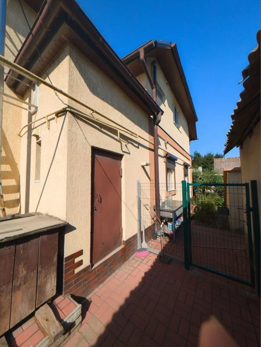 Sale of a cozy 2-story house