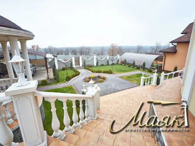 House with a view of the Dnieper.