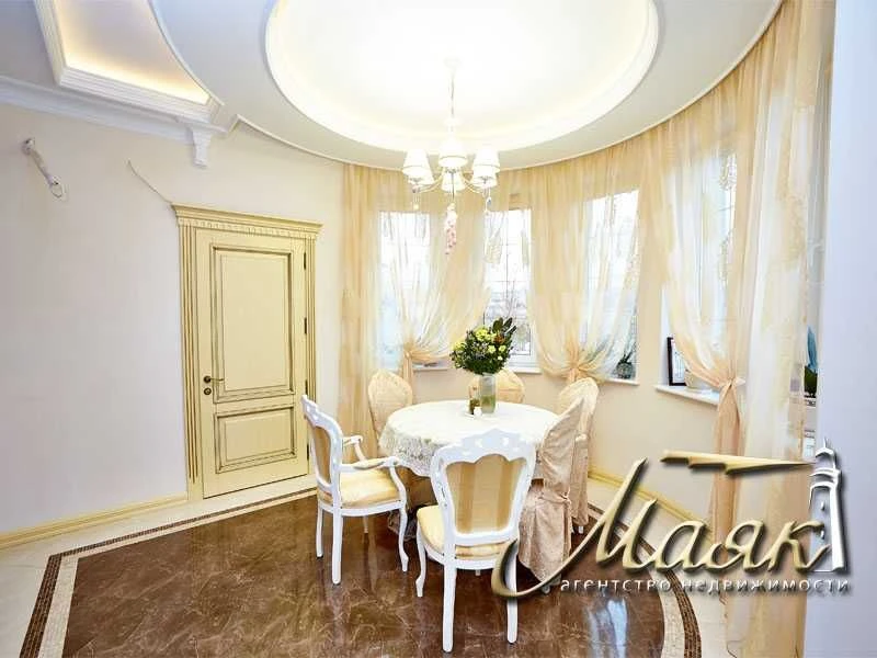 House with a view of the Dnieper.