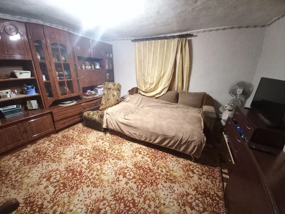 Продам окремий будинок з участком.    Типография