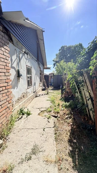 Продаж частини будинку на Шкільному