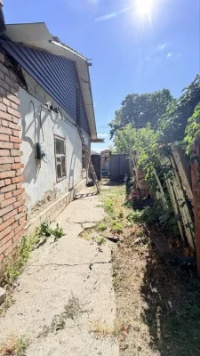 Продаж частини будинку на Шкільному