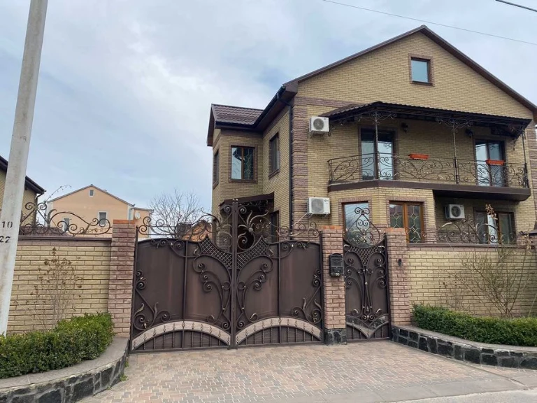 ДОБРОТНИЙ житловий будинок на Лелеківці.
