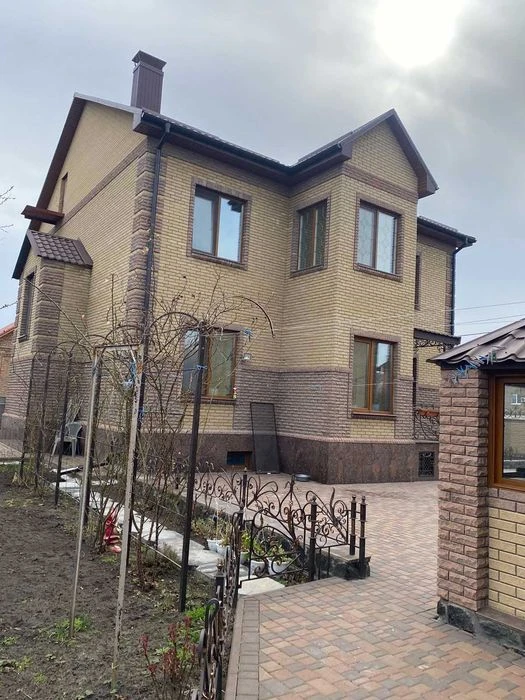ДОБРОТНИЙ житловий будинок на Лелеківці.
