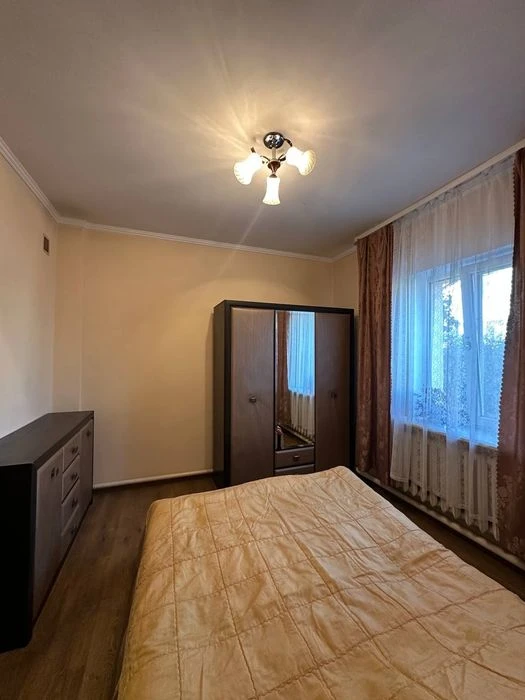 Два будинки у м. Луцьк на ділянці 16 соток