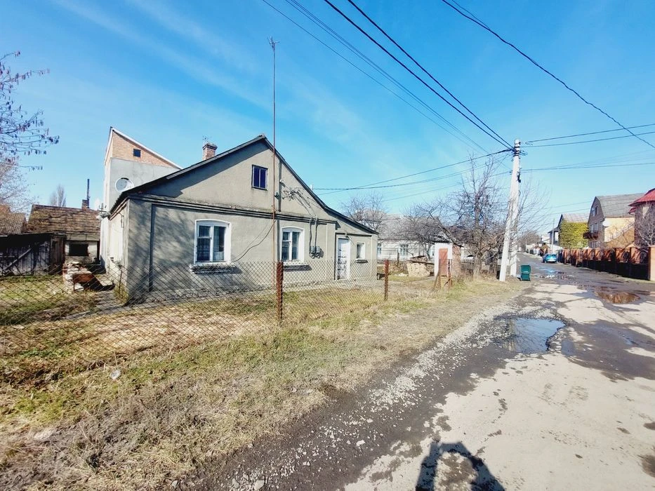Продаж частини будинку.