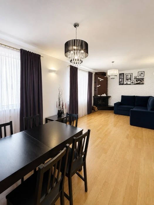 Продаж просторого будинку в Луцьку | 320 м² | 10 соток | вул