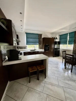 Продаж просторого будинку в Луцьку | 320 м² | 10 соток | вул