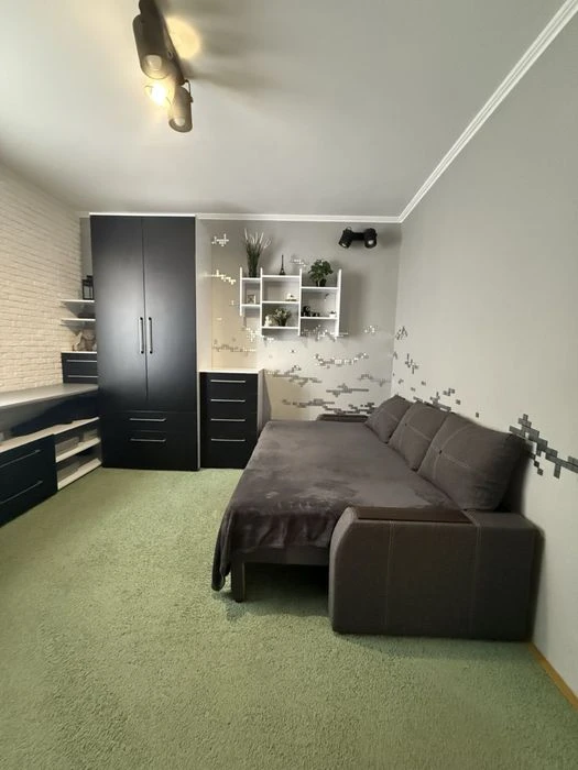 Продаж просторого будинку в Луцьку | 320 м² | 10 соток | вул