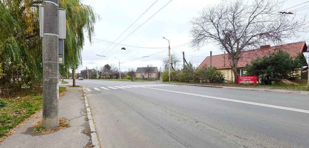 Продається будинок,житло або комерція.