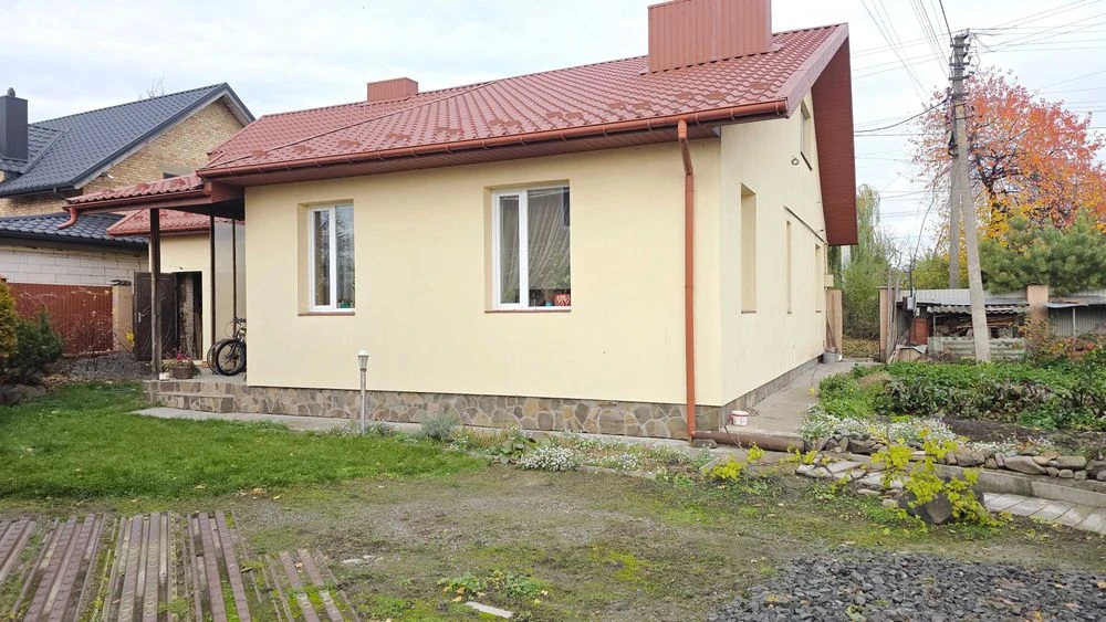 Продається будинок,житло або комерція.