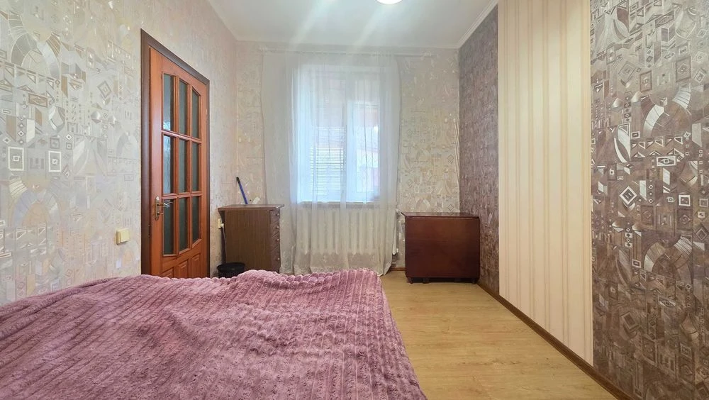 Продається будинок,житло або комерція.