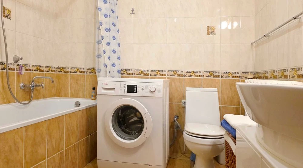Продається будинок,житло або комерція.