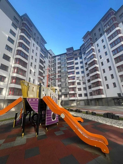 Сдана квартира 90 м2 с видом на город, по ул.Галицкая
