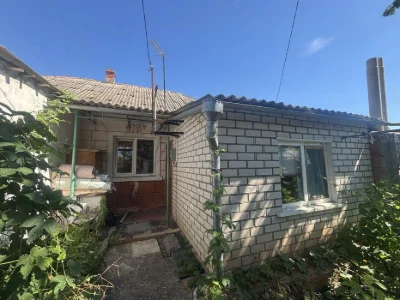 Продам частину будинку з окремим двором