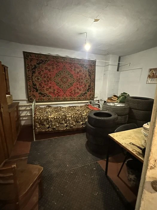Продаю дом с гаражом в центре