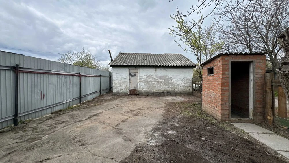 Продам частину будинку 56 м2 3 сот Цегла Централізоване опал