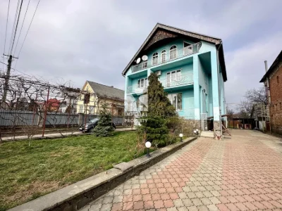 Продам великий будинок в Ужгороді! Підійде під комерційні пр