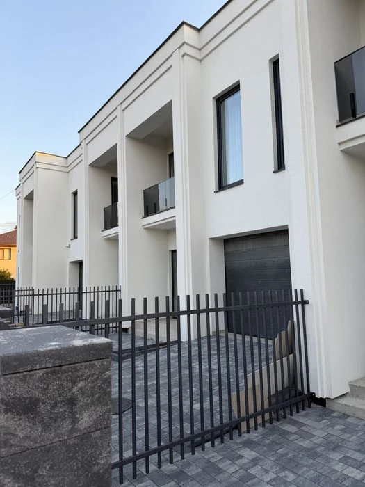 Преміальний котедж в місті, поруч вся інфраструктура