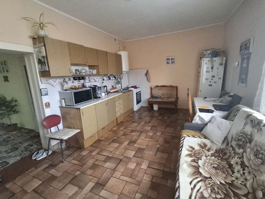 Продам будинок в хорошій локації (незавершене будівництво)