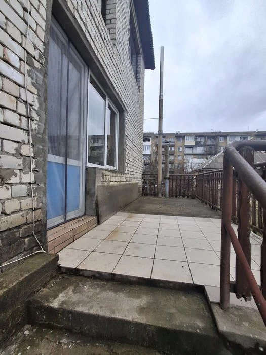 Продам будинок в хорошій локації (незавершене будівництво)