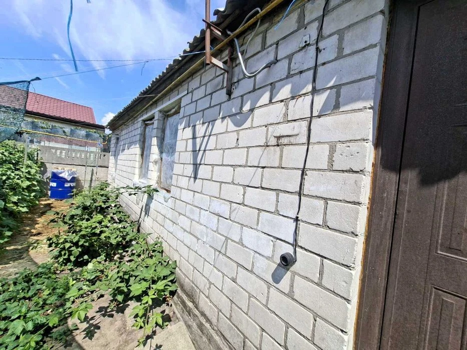 Хатинка з приватизованою ділянкою