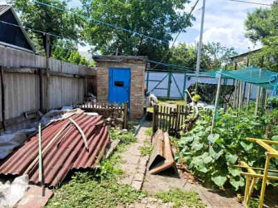 Хатинка з приватизованою ділянкою