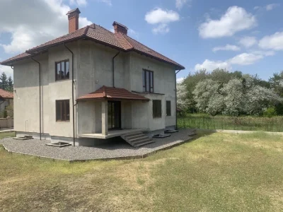 Якісний будинок у комплексі з охороною в центрі Чернівців